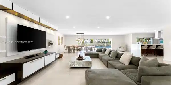 1525 Diplomat Pkwy