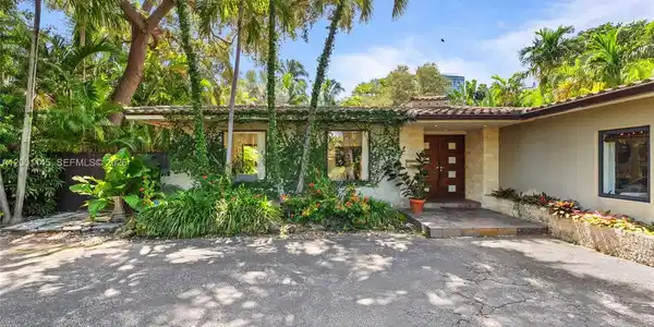 560 Sabal Palm Rd