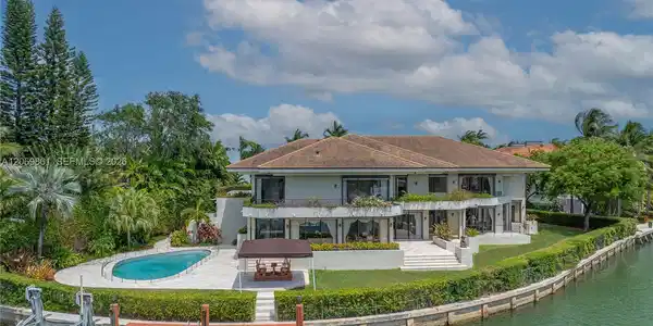 241 Cape Florida Dr