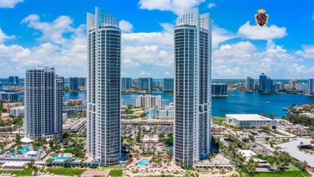 18101 Collins Ave