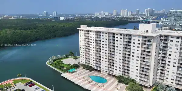 500 Bayview Dr