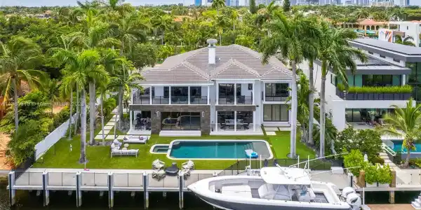 528 Coconut Isle Dr