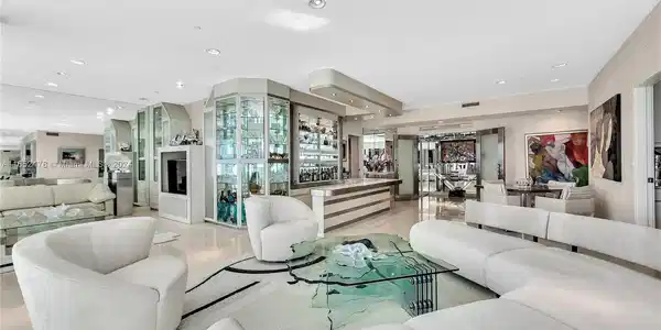 10101 Collins Ave