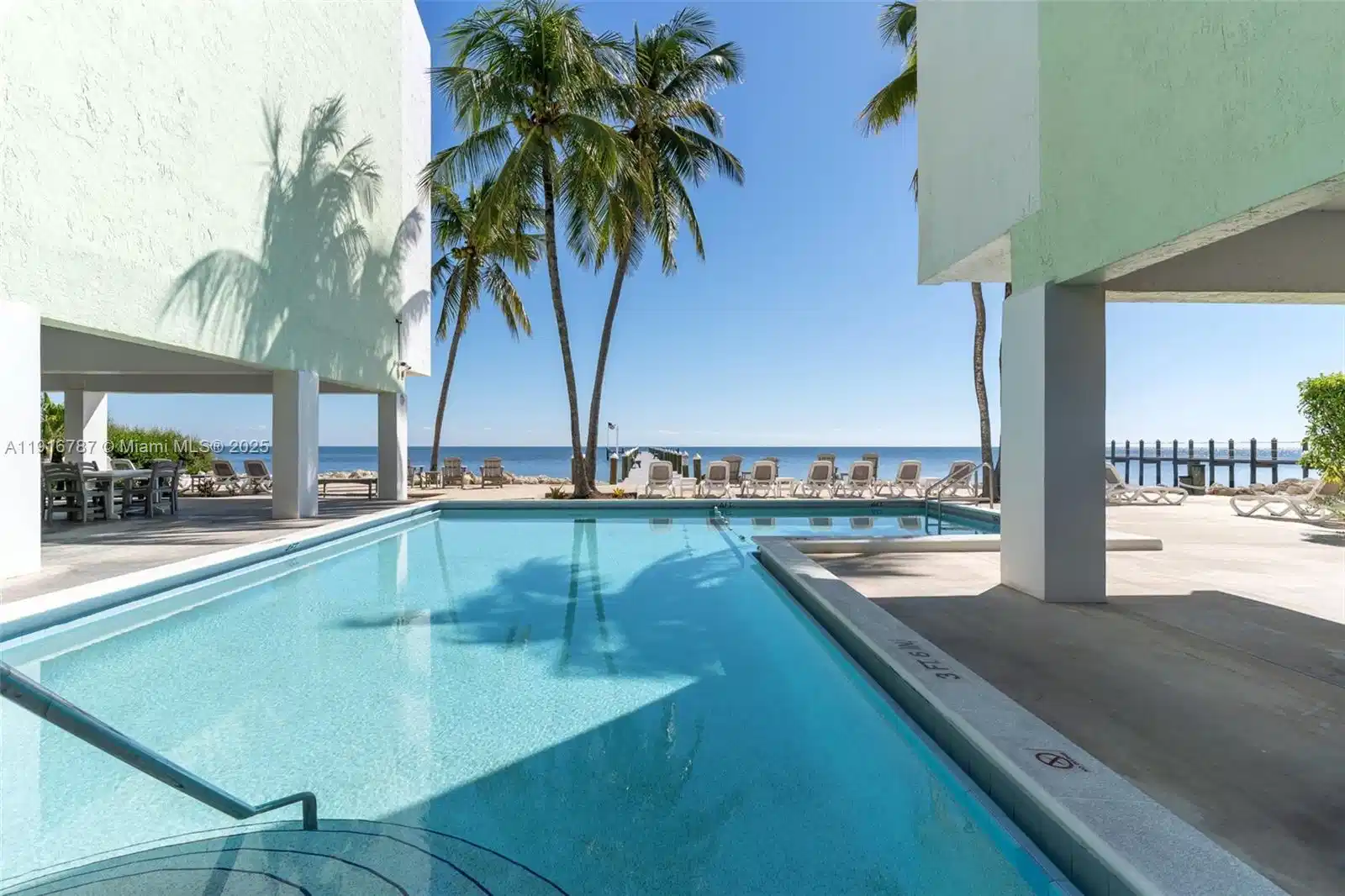 Image 1: OCEANFRONT HEATED POOL!