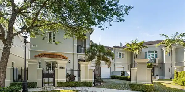 10130 SW 75th Pl