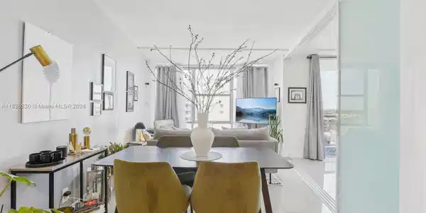 900 Bay Dr