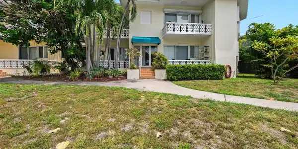 9271 W Bay Harbor Dr