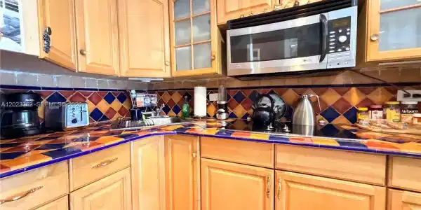 899 West Ave