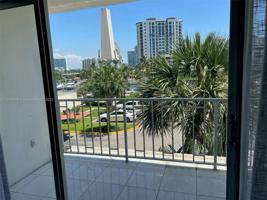 300 Bayview Dr Unit 207