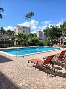 400 N Riverside Dr