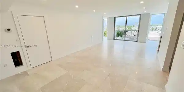 900 Bay Dr