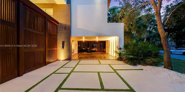 545 SABAL PALM
