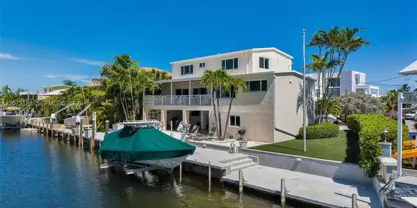 Image 4: 90 FT of deepwater Dock