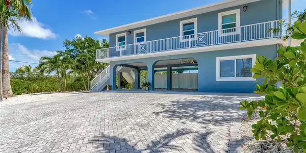 100 Bayview Dr