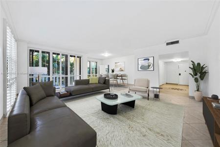 1121 Crandon Blvd