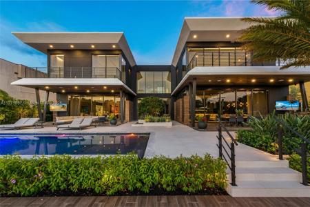 621 Riviera Isle Dr