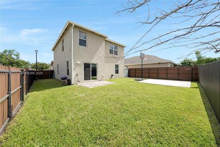 572 NE 6th Pl
