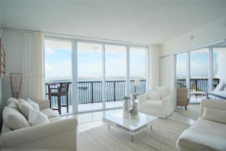 1750 N Bayshore Dr