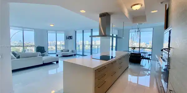 17111 Biscayne Blvd