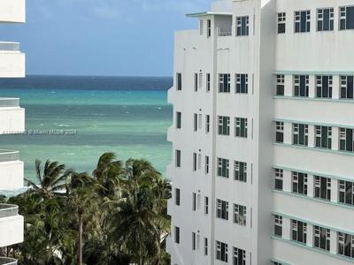 3200 Collins Ave