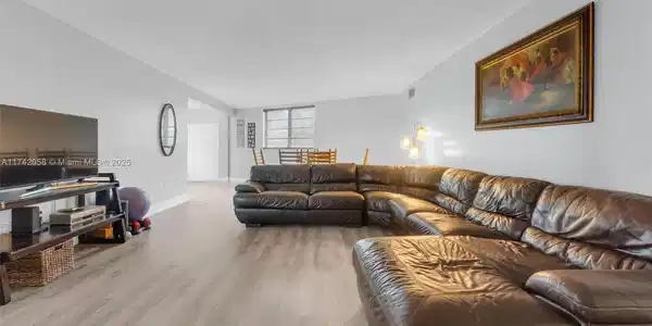 1800 79th St Cswy