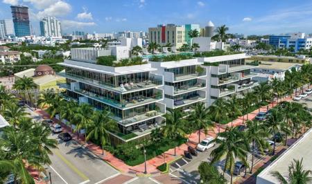 300 E Collins Ave