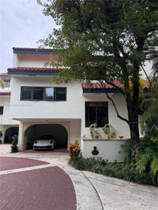 2000 S Bayshore Dr