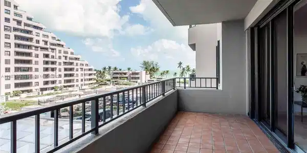 201 Crandon Blvd