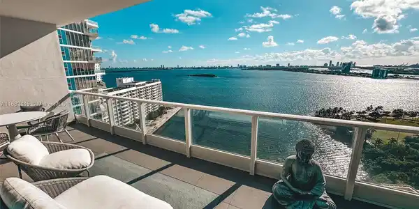 2020 N Bayshore Dr