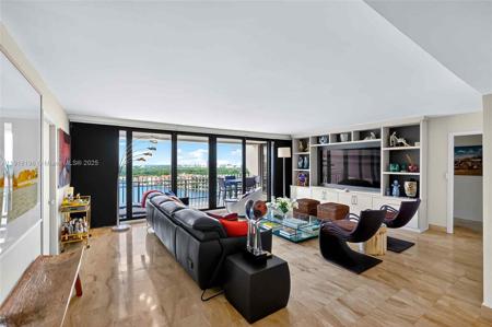 2 Grove Isle Dr