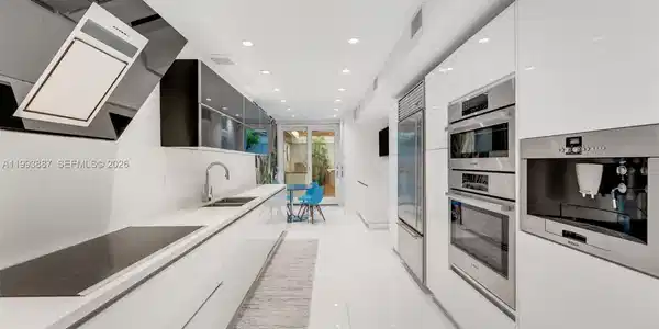 1524 NE Quayside Ter