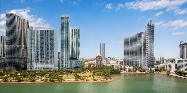 2000 N Bayshore Dr