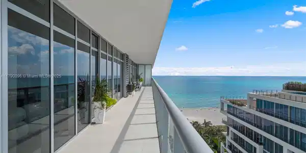 3737 Collins Ave