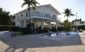 1048 Adams Dr