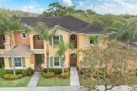 975 NE 42nd Pl