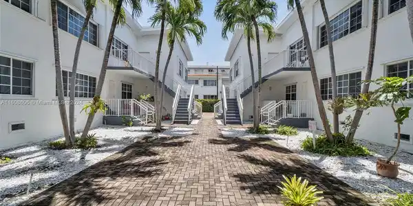 9745 Bay Harbor Ter