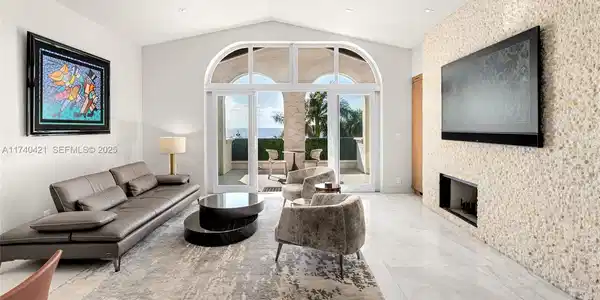 2042 Fisher Island Dr