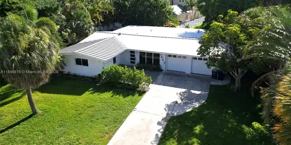 2643 NE 26th Ter