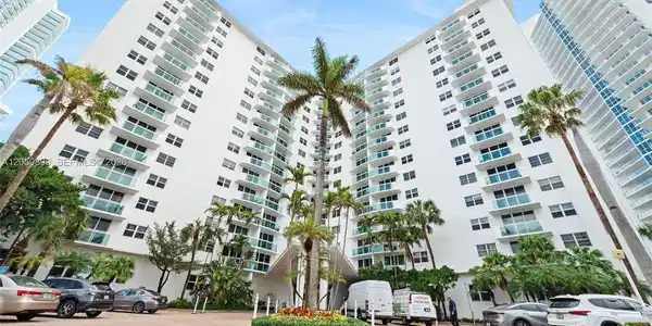 3001 S Ocean Dr