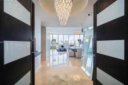 18101 Collins Ave