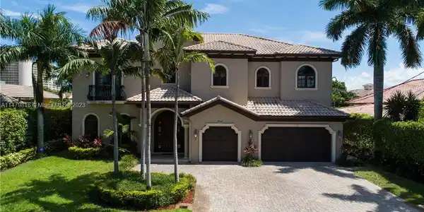 3340 NE 42nd Ct