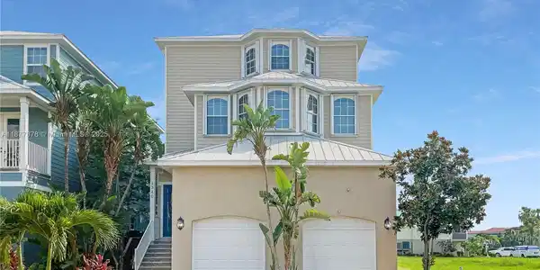 1340 Apollo Beach