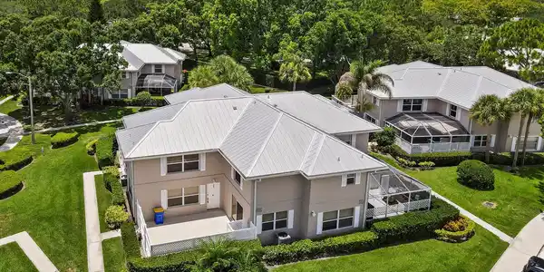 2927 SW Lakemont