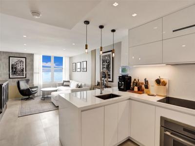 2899 Collins Ave
