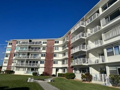 1700 NE 105th St Unit 211