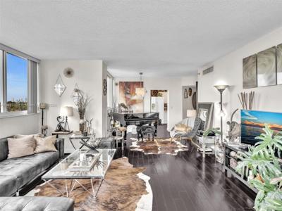6422 Collins Ave