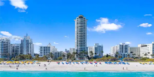 4201 Collins Ave