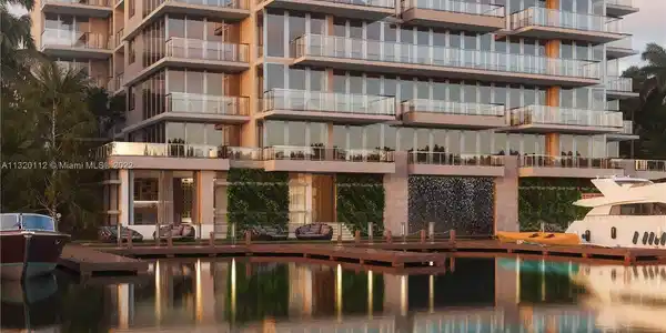 9521 E Bay Harbor Dr Unit 301-302