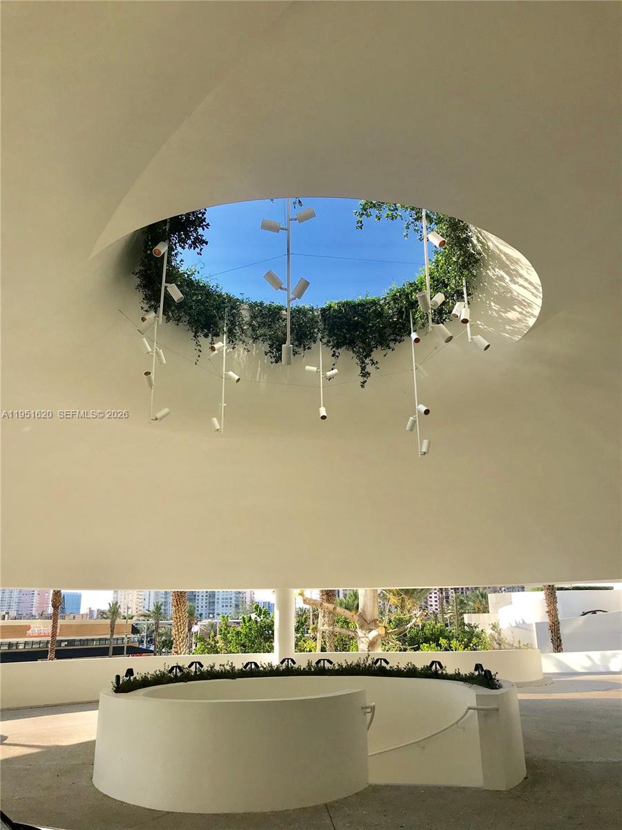 Image 3: Valet Porte Cochere