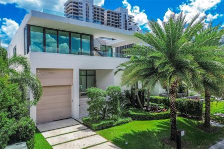 1092 N Venetian Dr